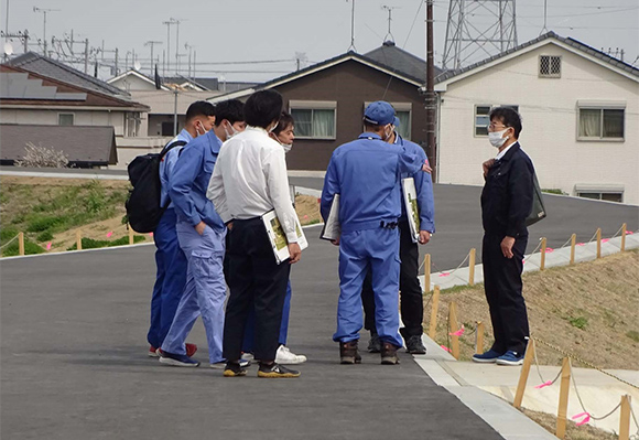 関係者との現地踏査状況（入間川流域緊急治水対策プロジェクト）